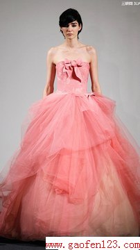 Vera Wang2014秋冬时尚婚纱 红色搭配蝴蝶结大花朵设计