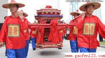 当今流行的中国传统婚礼仪式 www.gaofen123.com