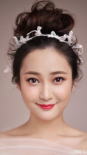 如何让新娘妆造型既时尚又大方? www.gaofen123.com