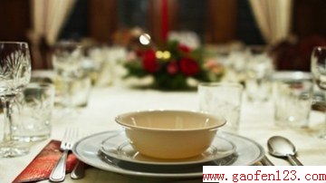 进食西餐必知的礼仪 www.gaofen123.com