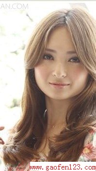 2014日系中长发烫发图片 轻松打造出完美鹅蛋脸