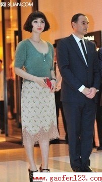 范冰冰领队 明星演绎针织衫巧搭半身裙