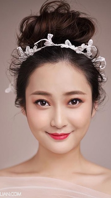 如何让新娘妆造型既时尚又大方 www.gaofen123.com