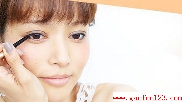 跟日系MM学秋冬甜美妆 甜辣混合更时尚