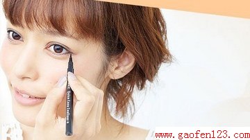 跟日系MM学秋冬甜美妆 甜辣混合更时尚