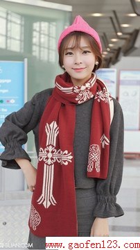 冬季围巾巧搭配 文艺青年味儿十足 www.gaofen123.com