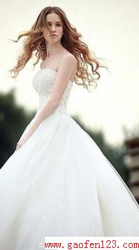如何根据新娘身材选择婚纱? www.gaofen123.com